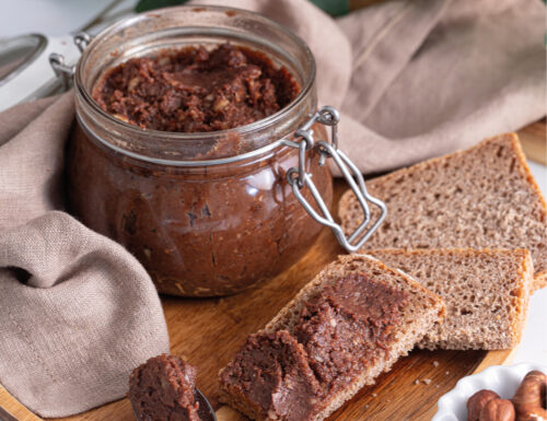 CREMA SPALMABILE VEGAN DI FAGIOLI E CIOCCOLATO