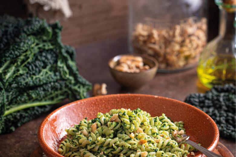 PASTA CON CREMA VEGAN DI CAVOLO NERO