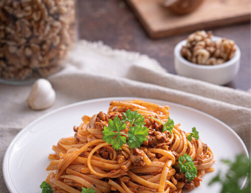 PASTA CON RAGÙ DI FUNGHI E NOCI