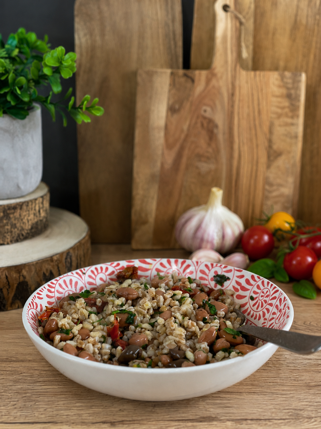 insalata di farro e orzo con borlotti e pomodori secchi