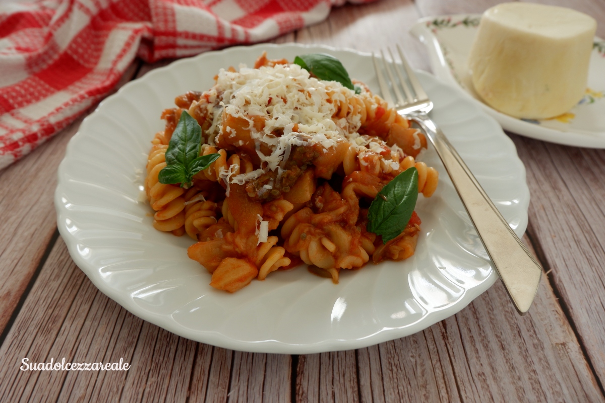 come fare la pasta fredda con melanzane pomodorini