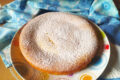 Torta versata con cuore al latte