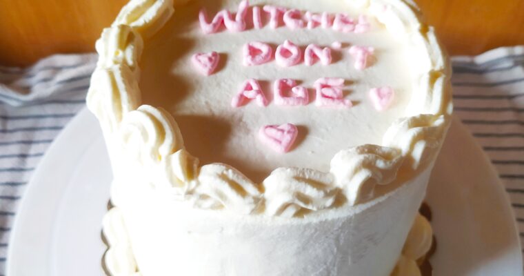 Torta di compleanno allo yogurt e fragole