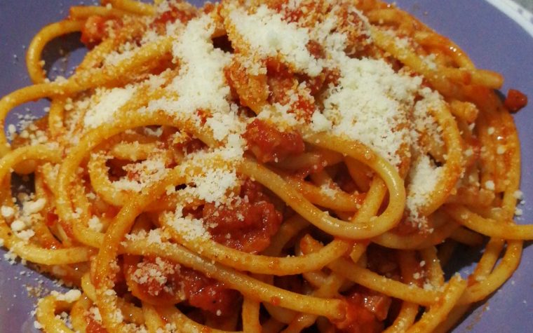 Bucatini all’Amatriciana – Ricetta originale Bucatini all’Amatriciana – Ricetta originale