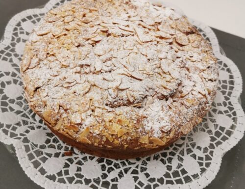 Torta alle carote con mandorle e arancia