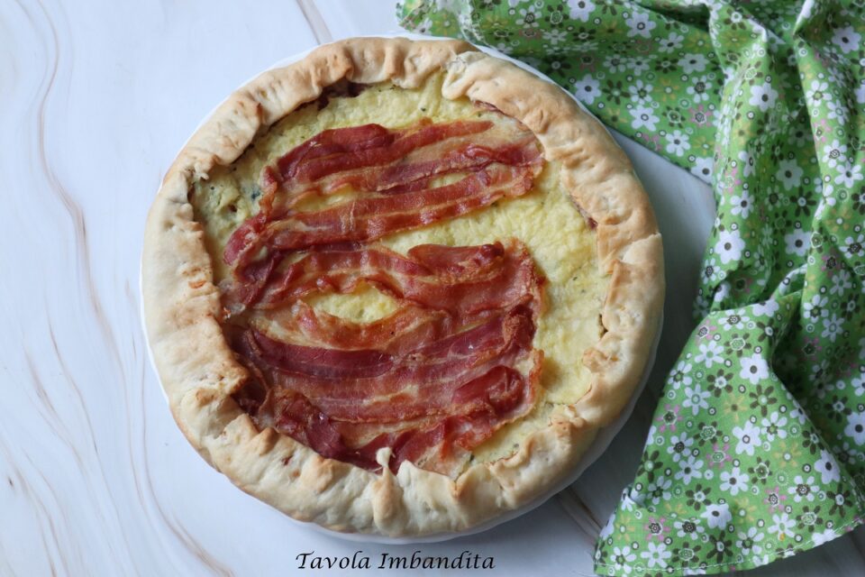 Torta salata con patate  cotechino e bacon