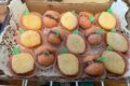 Cassetta di pesche e limoncini