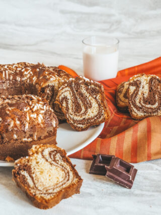 Ciambella bicolore al cacao e vaniglia