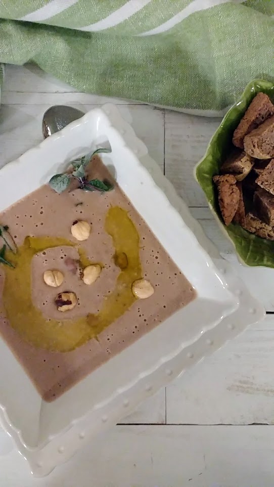 Zuppa di fagioli di Lamon con nocciole