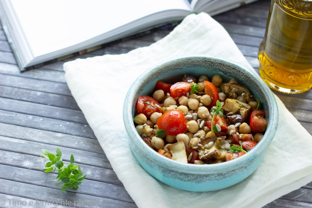 Insalata ceci melanzane e pomodorini