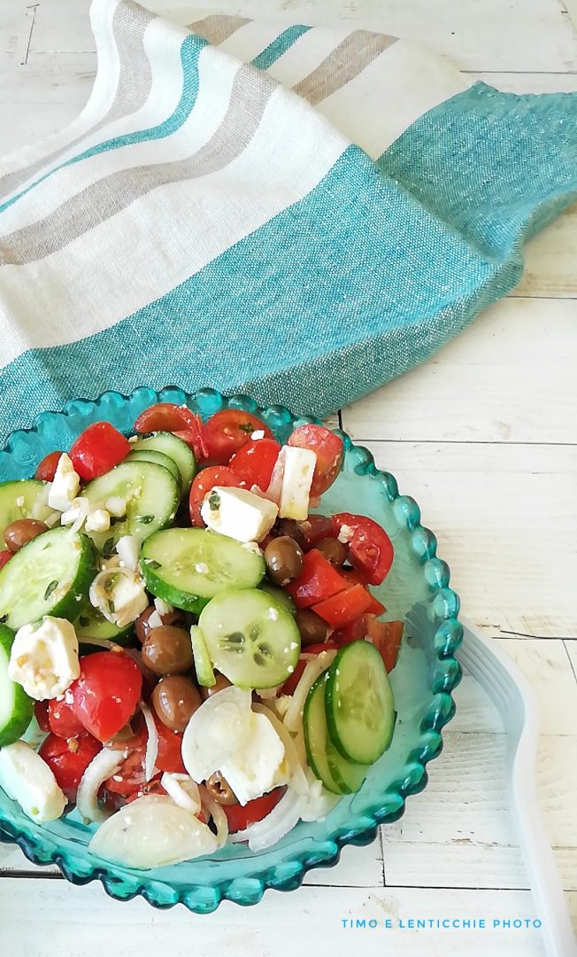 foto di insalata greca vegana