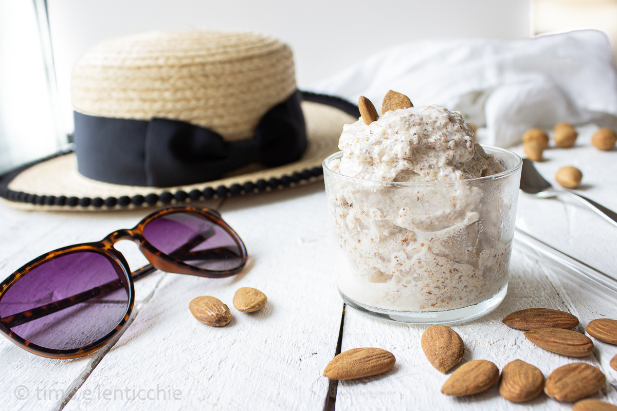 Granita alle mandorle senza zucchero