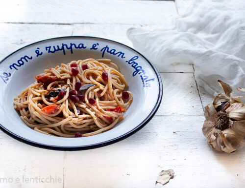 Spaghetti aglio nero e pomodorini