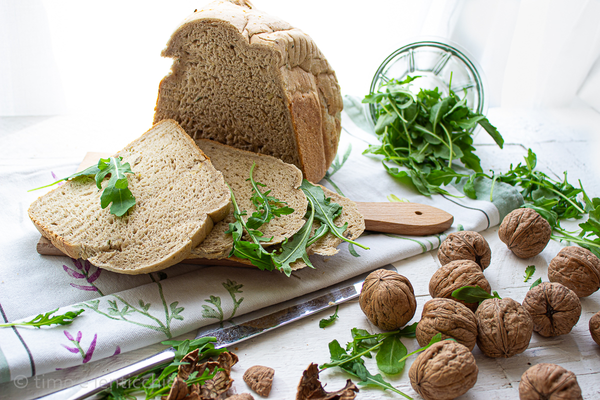 Pane alla zucca e noci con la macchina per il pane - 2 Amiche in Cucina