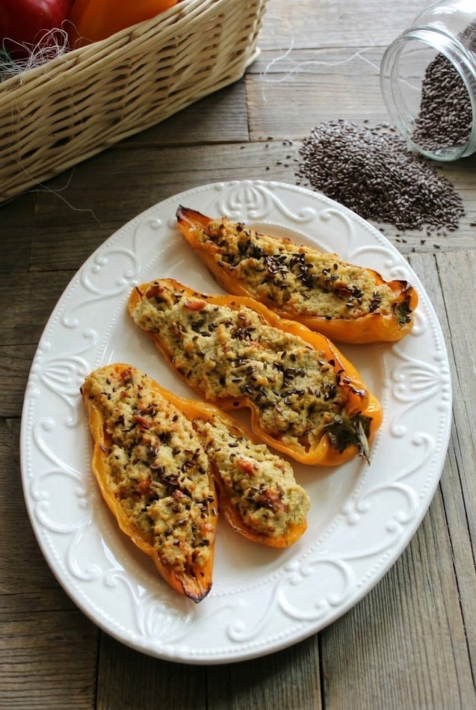 Peperoni corno ripieni al forno