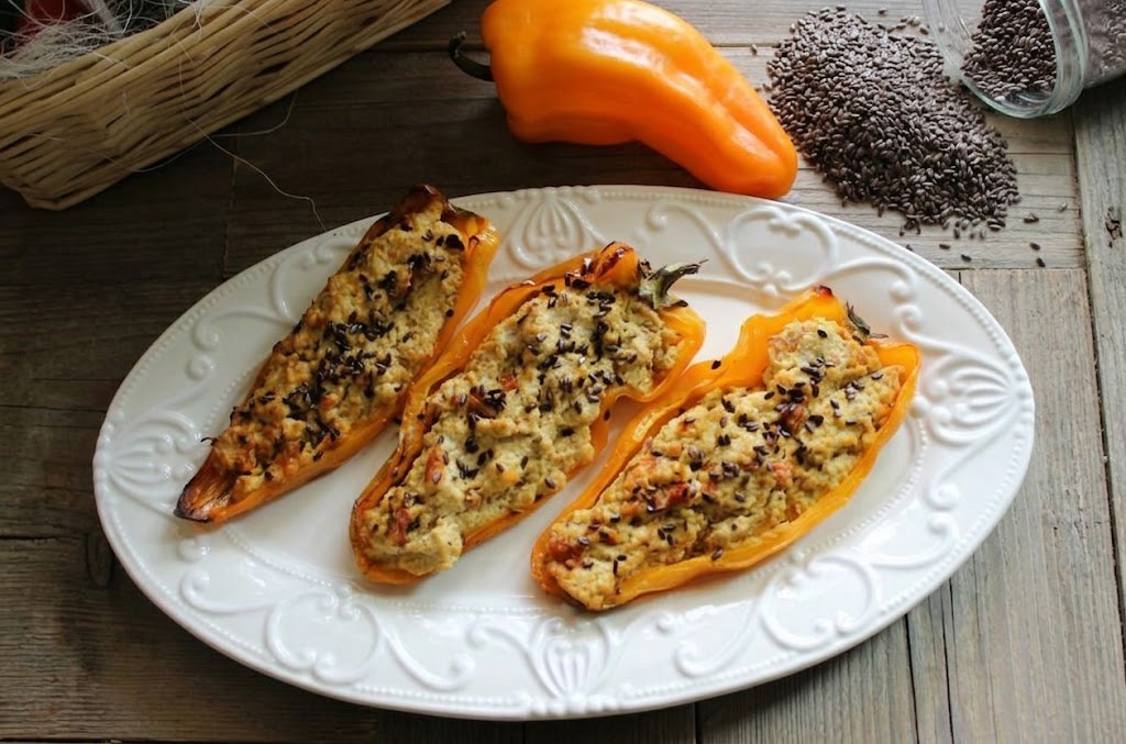 Peperoni corno ripieni al forno