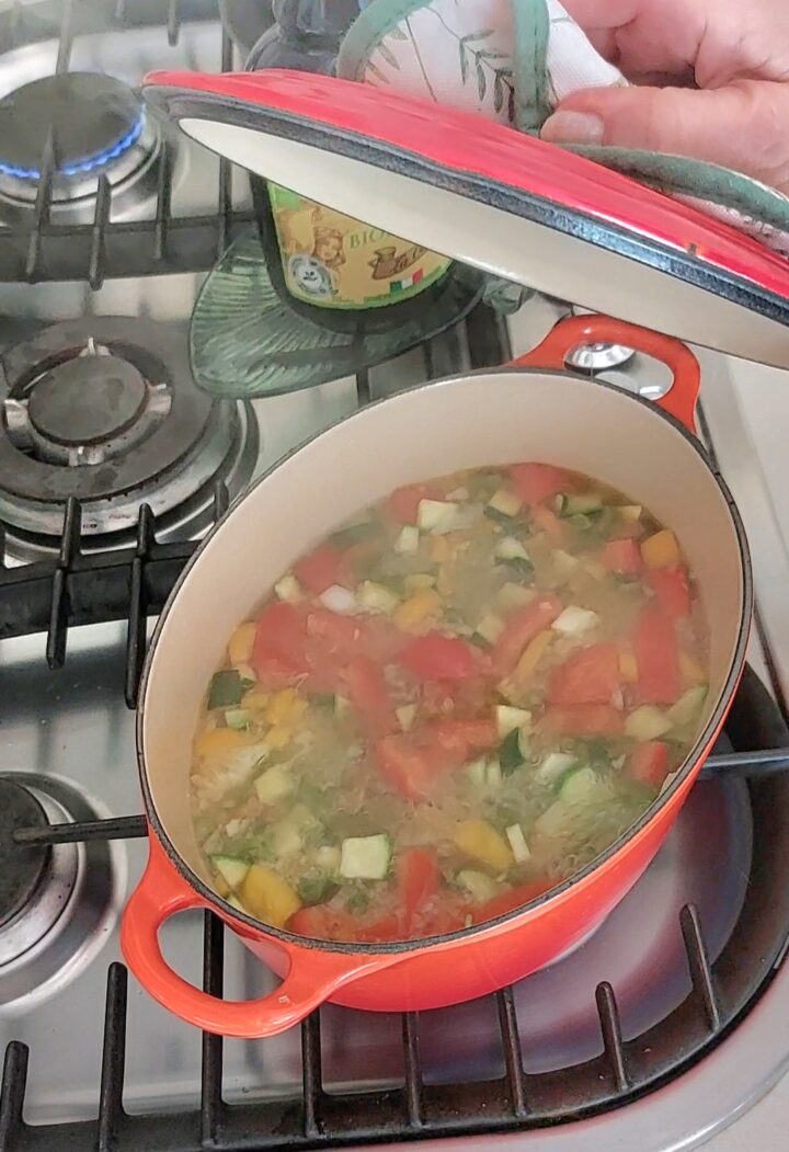 verdure per zuppa estiva di zucchine e fagiolini