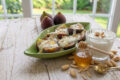 Fichi freschi con yogurt greco, mandorle e miele