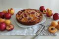 Torta rovesciata alla frutta estiva: la ricetta soffice in 30 minuti