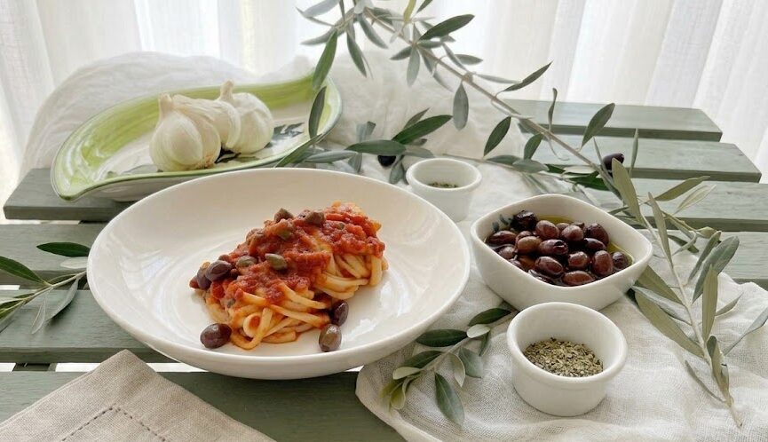 Puttanesca con foglie di olivo
