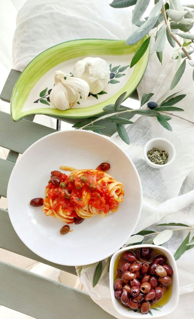 Puttanesca con foglie di olivo