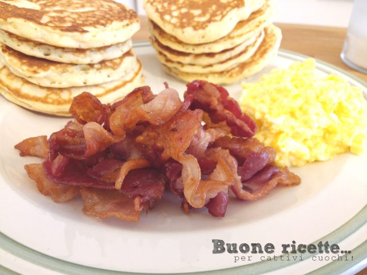 scrambled eggs e bacon