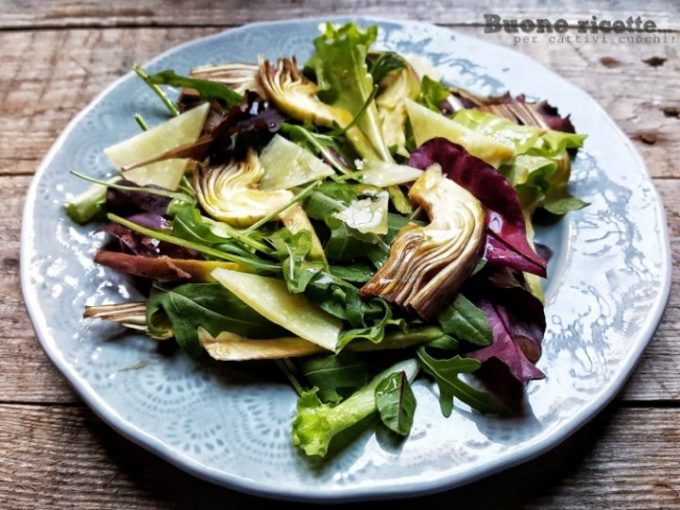Insalata di carciofi e grana a scaglie