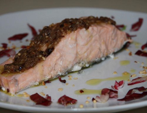 Filetto di salmone al vapore con crema di radicchio