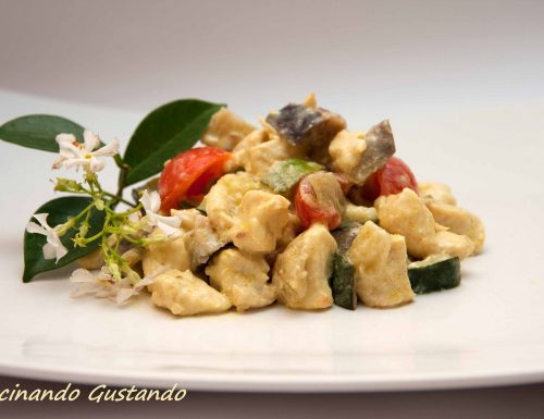 Insalata di pollo verdure e yogurt