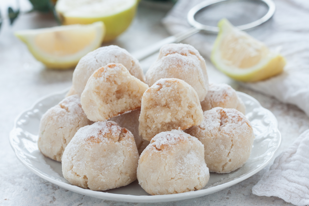 Biscotti di mandorle e limone senza farina e uova