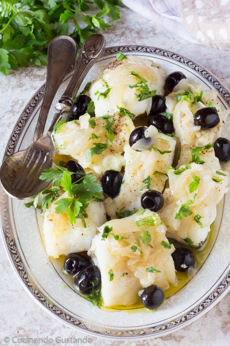 Baccalà in bianco con cipolle e olive