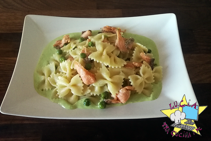 farfalle con salmone e piselli