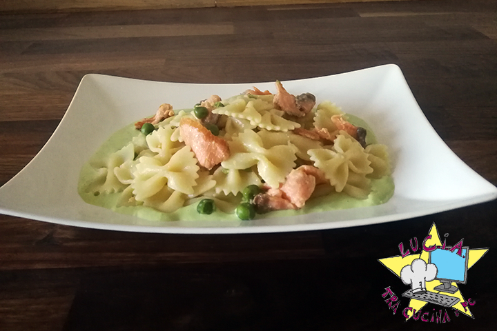 farfalle con salmone e piselli