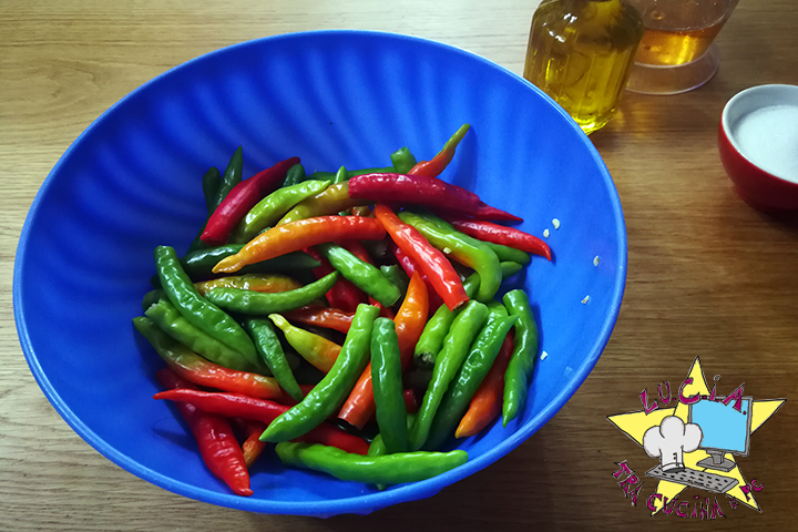 peperoncini piccanti sott' olio