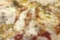 La pizza che si stende con il cucchiaio