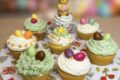 Cupcake con ovetti colorati: il dolce scenografico per il pranzo di Pasqua e la gita di Pasquetta.
