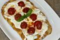 Pinsa con burrata e pomodorini arrostiti in friggitrice ad aria. Ricetta estiva veloce.