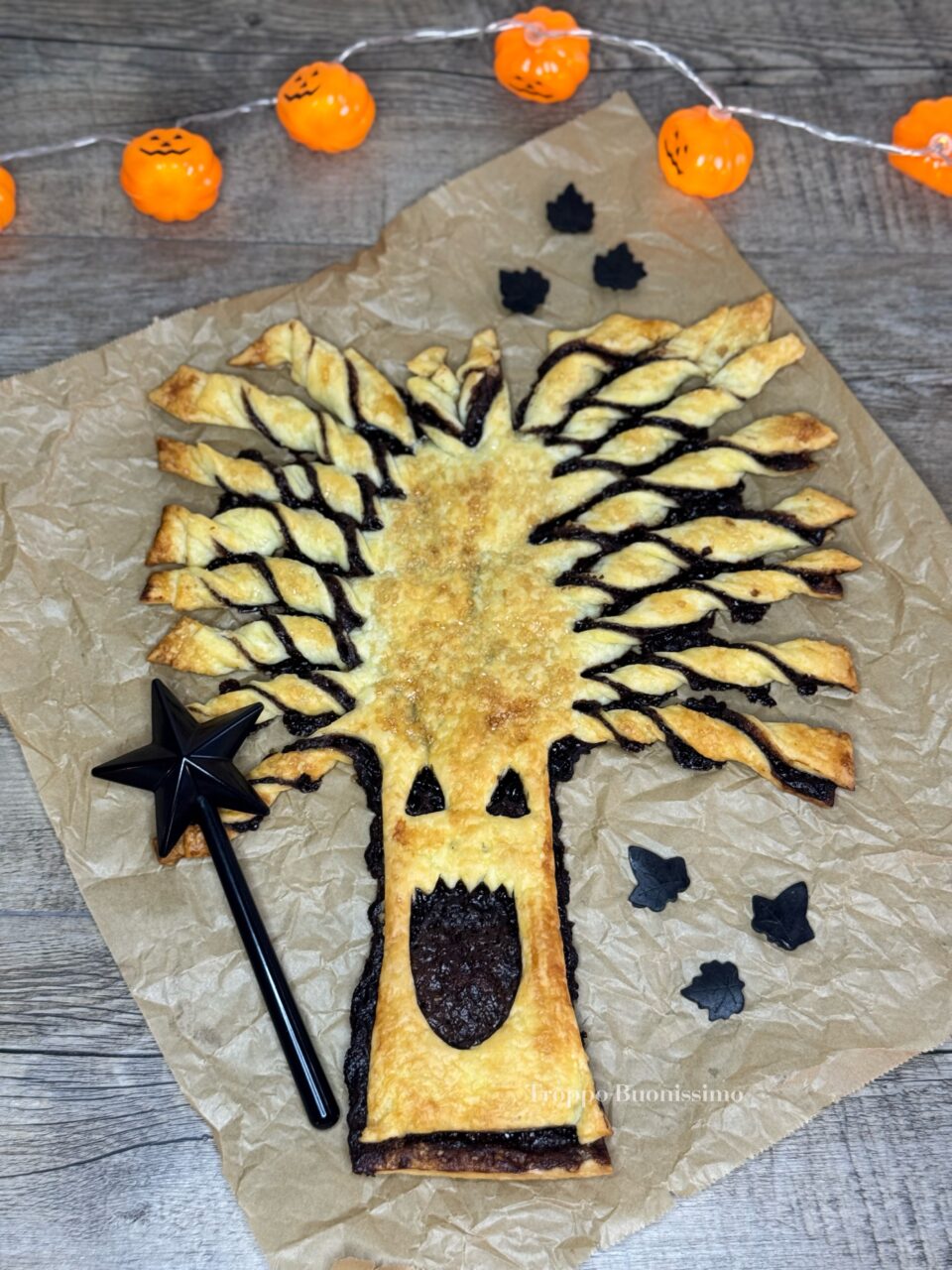 albero di pasta sfoglia di Halloween