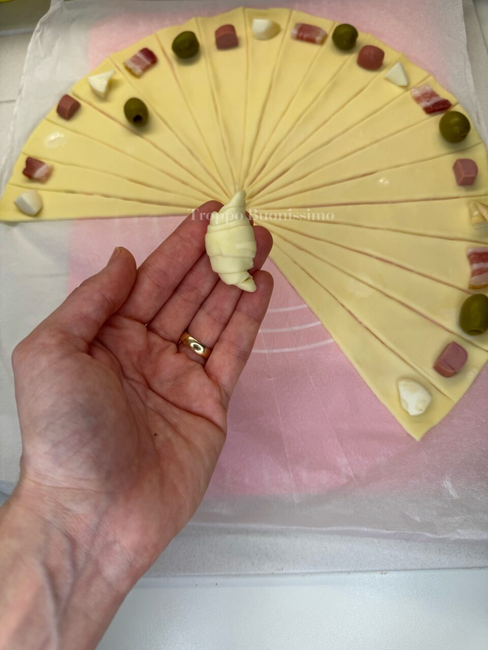 32 mini cornetti salati