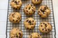 Ciambelline in friggitrice ad aria con gocce di cioccolato (senza uova, burro, olio e latte)