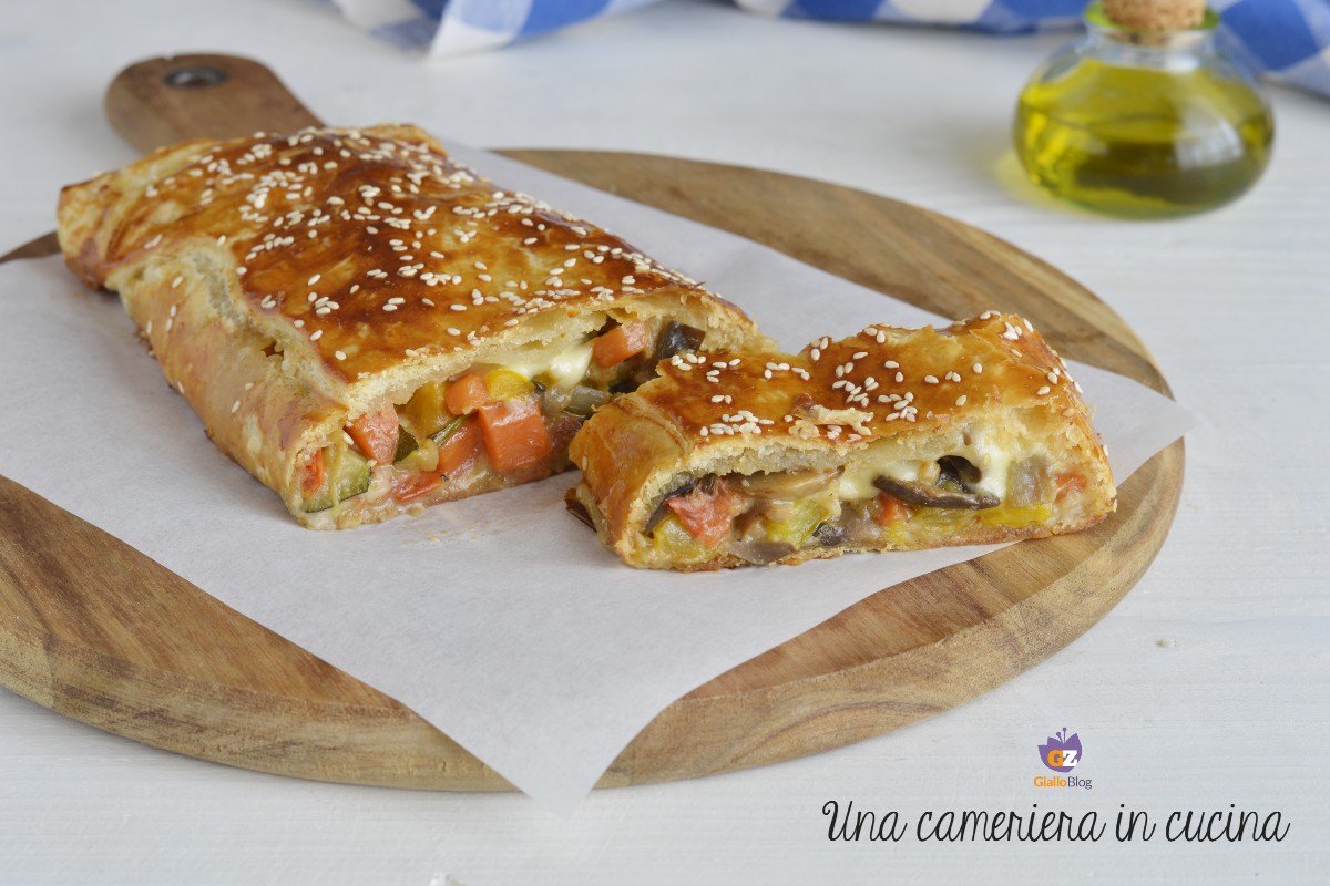 Strudel con verdure e mozzarella - Una cameriera in cucina