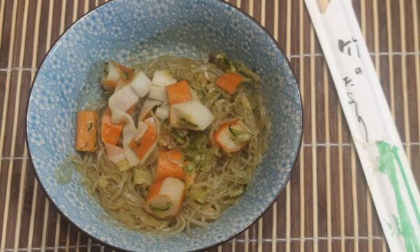 Glass Noodles con surimi e zucchine