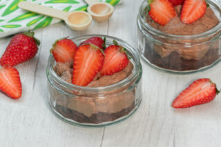 Mini cheesecake al cioccolato e fragole