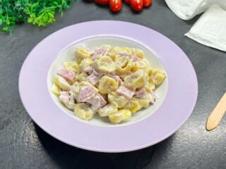 Tortellini al prosciutto e formaggio spalmabile
