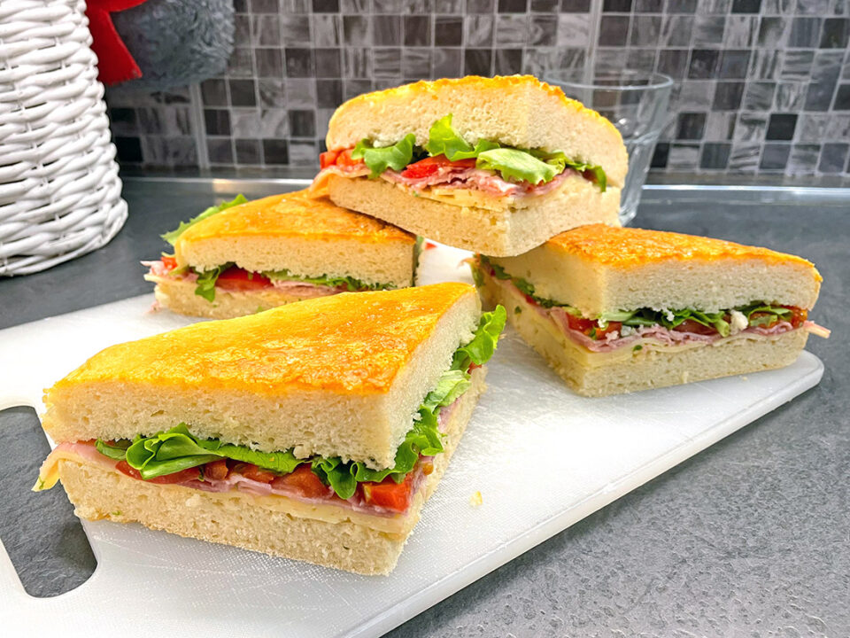 Focaccia tramezzino in friggitrice ad aria