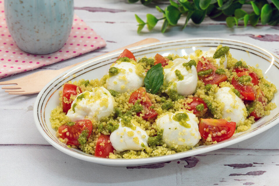 Cous cous al pesto pomodorini e bocconcini di bufala