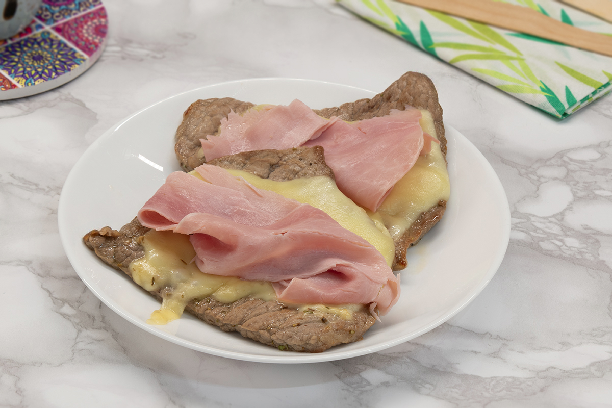 Fettine di vitello con prosciutto e formaggio