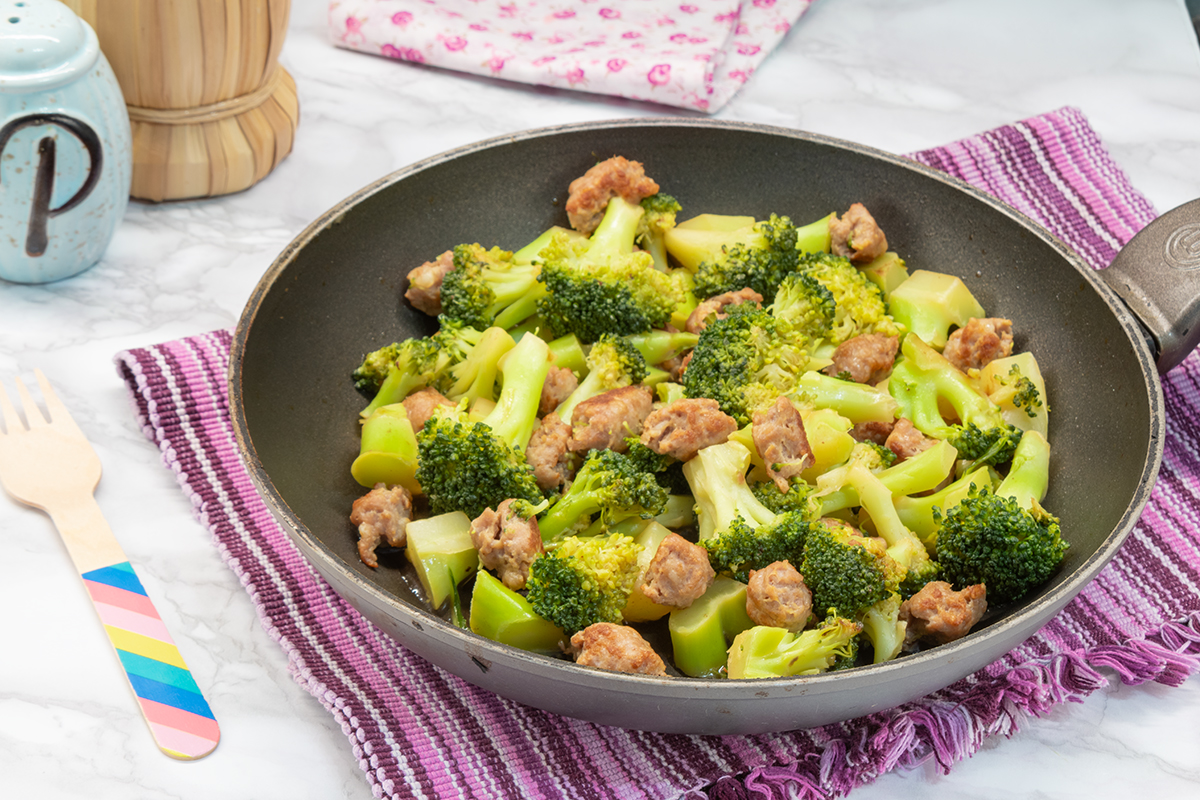 Broccoli e salsiccia in padella