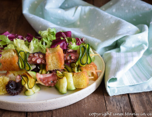 Spiedini di pane fritto, polpo e zucchine
