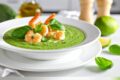 Crema di zucchine e basilico con gamberi